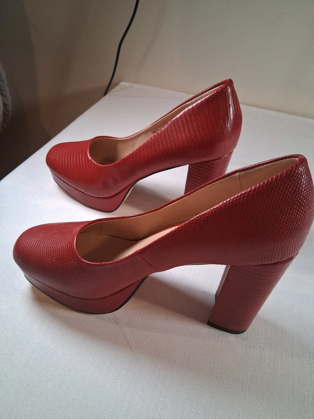 sku026 NY&C Women's Platform Pump in Red - 